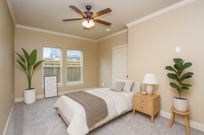 Building Photo - 1516 Amundsen St