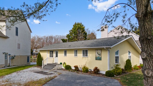 Building Photo - 24 Windjammer Rd