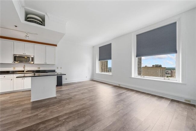 Building Photo - 57 Forsyth St NW