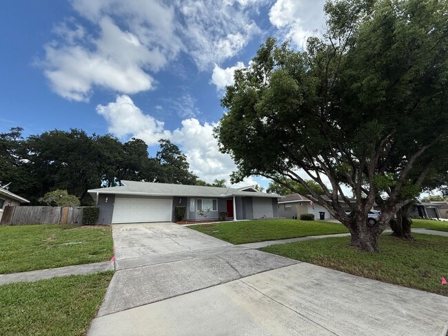 Primary Photo - Pretty 3/2 Pool Home in Spring Oaks Commun...