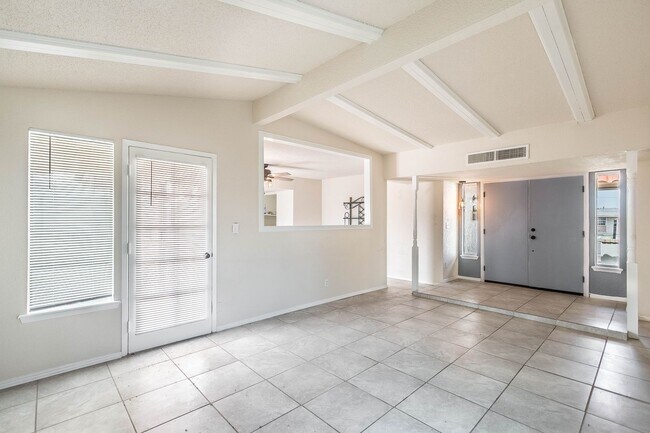 Building Photo - Charming 3 bedroom, 2 bath in East El Paso!