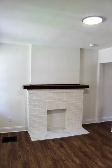 Building Photo - 1827 S Champion Ave