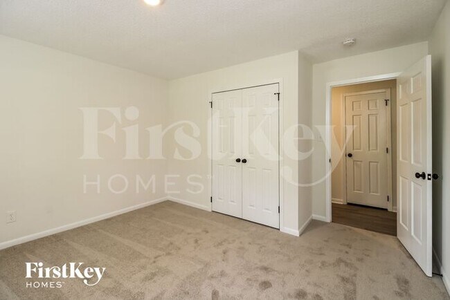 Building Photo - 1810 Chestnut Dr