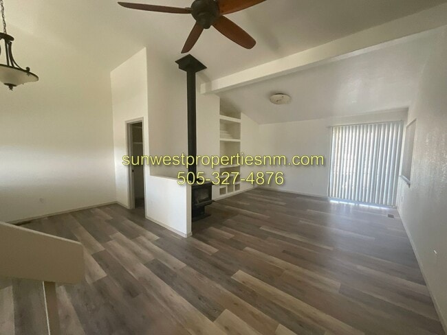 Building Photo - 4 Bedroom, 2 Bath Home