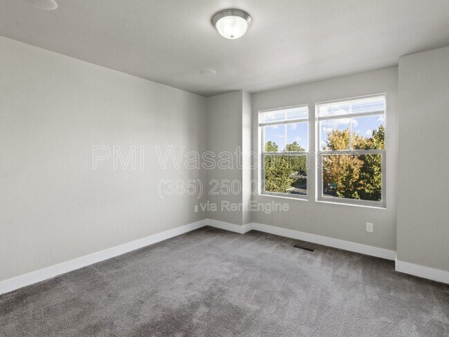 Building Photo - 4721 W Zig Zag Rd