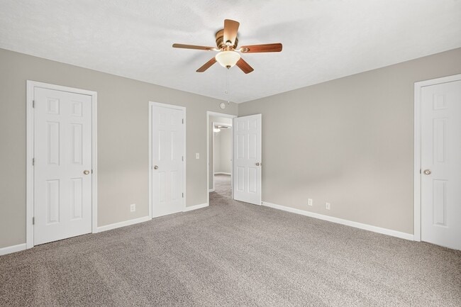Building Photo - 2504 Angelyn Dr