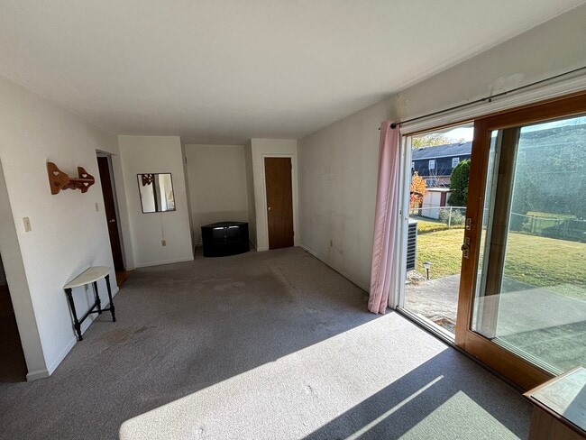 Building Photo - 2004 Hale Ct