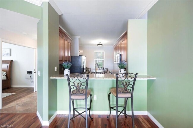 Building Photo - 360 Robin Hood Cir