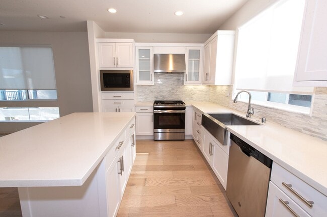 Building Photo - Highly Desired 4 Bedroom Floor Plan in Lig...