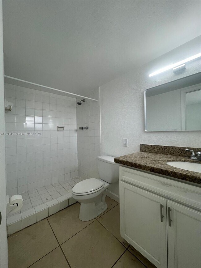 Building Photo - 15221 NE 6th Ave