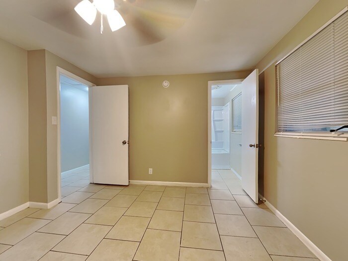 Building Photo - 7047 Sonora Dr N