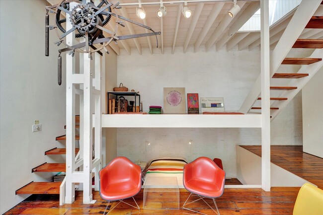 Building Photo - Gated Studio Loft Designed by Architect Ja...