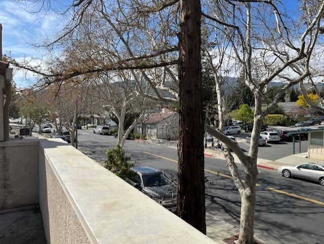 Building Photo - 652 N Santa Cruz Ave