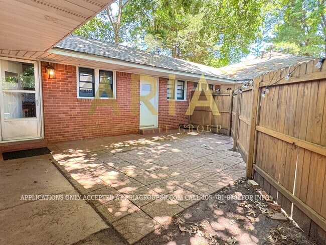 Building Photo - *AVAILABLE FOR IMMEDIATE MOVE IN!* UPDATED...