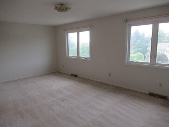 Building Photo - 40 Waterview Dr