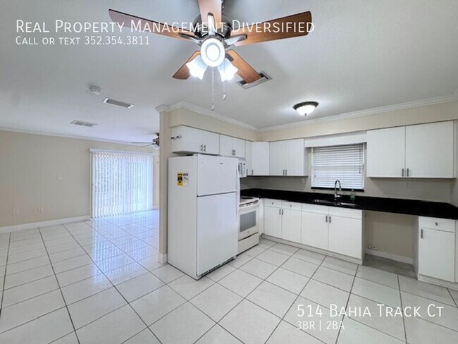 Building Photo - 514 B Track Ct