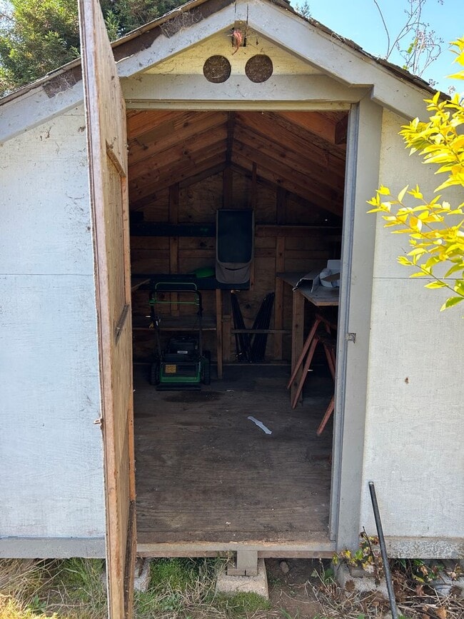 Building Photo - Updated Three Bed One Bath House Eureka