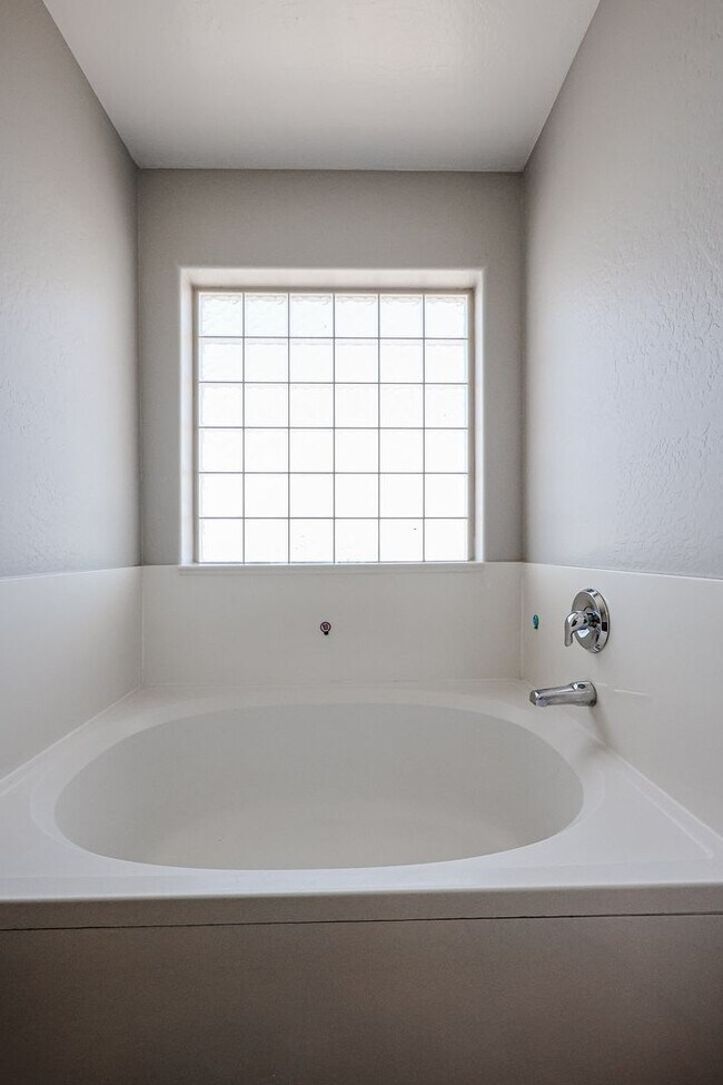 Building Photo - COMING SOON!! Beautiful 4Bed/2.5 bath In San Tan Valley