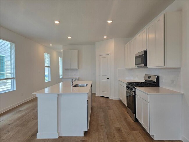 Building Photo - 229 Mets Wy
