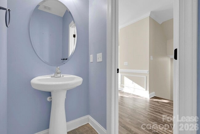 Building Photo - 163 Forest Ridge Rd