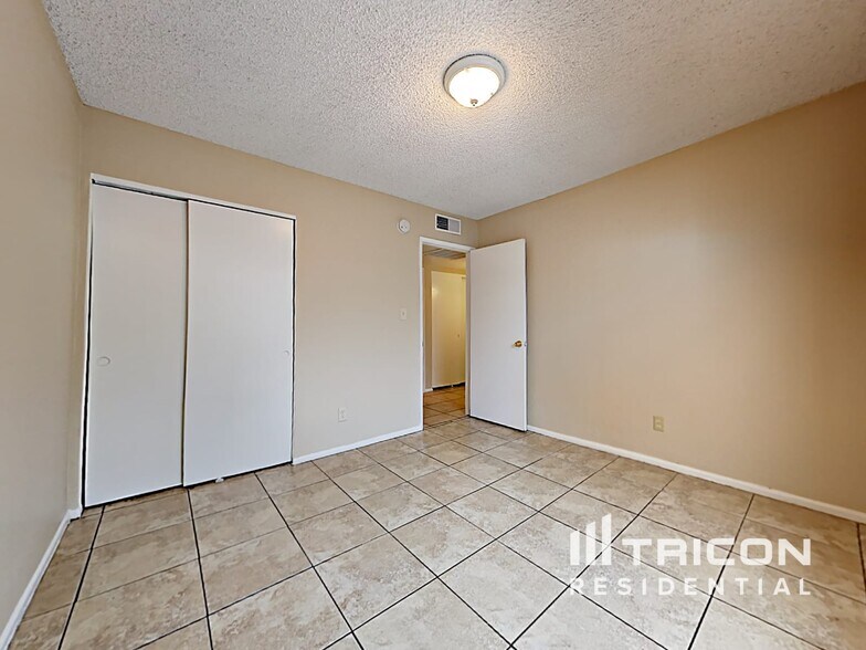 Building Photo - 3032 N 79th Ln