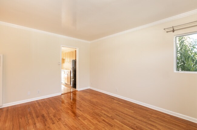 Building Photo - 2256 S Carmelina Ave