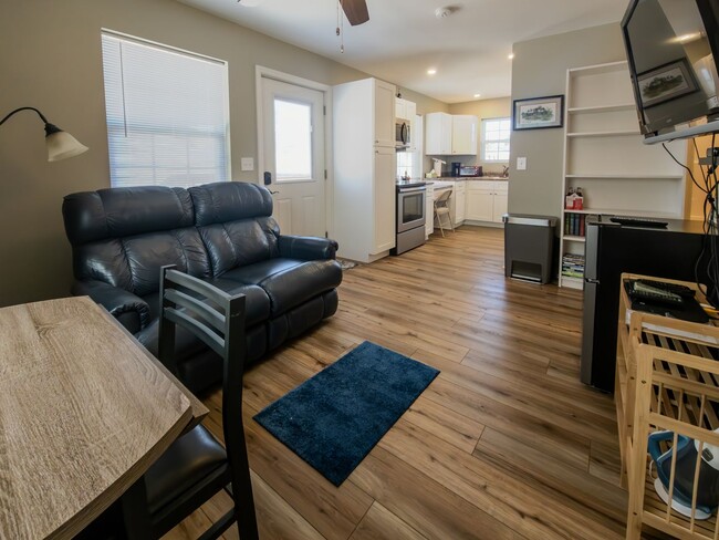 Building Photo - Knoxville 37923 - 2 bedroom 1 bath - call ...