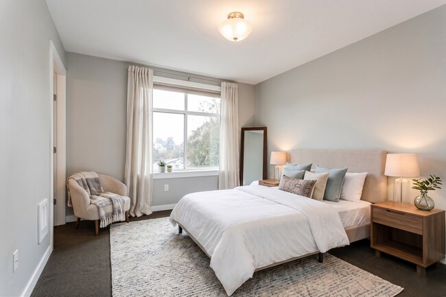 Building Photo - East Queen Anne Seattle 2 Bedroom Apartment for Rent | Lake Union Views, Rooftop Deck, In-Unit La...