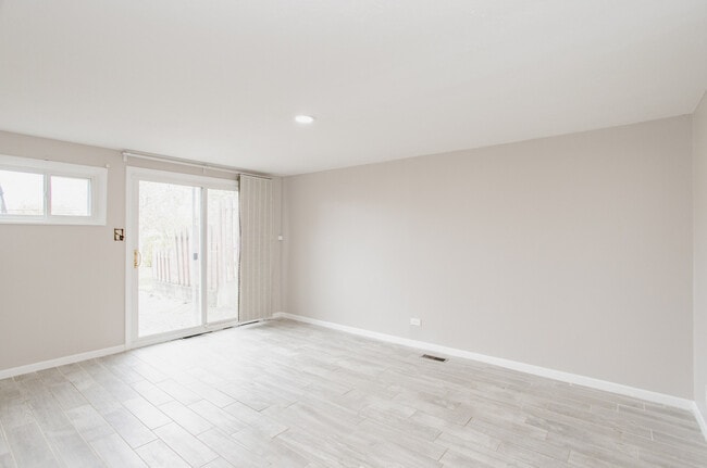 Building Photo - 720 Durham Ln