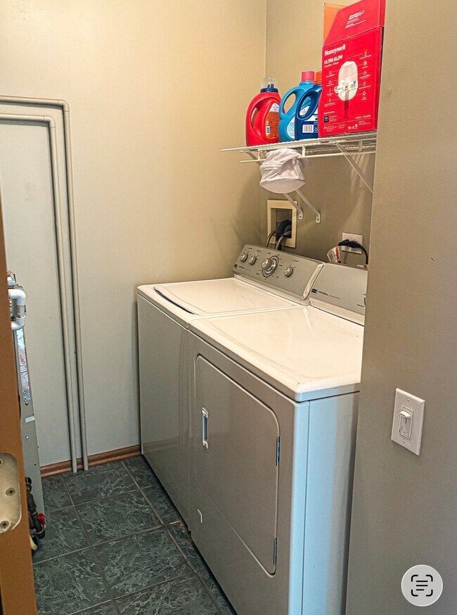 Building Photo - 1567 Spaulding Rd