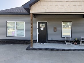 Building Photo - 322 E Maple St