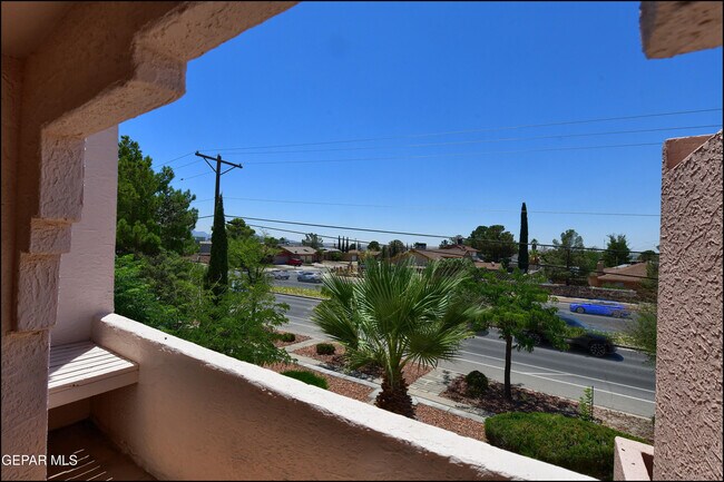 Building Photo - 710 N Resler Dr