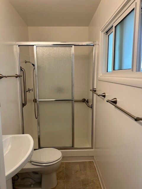 Primary Bath - 2650 Fleetwood Dr