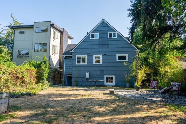 Building Photo - 4Bd/2Ba Seattle House