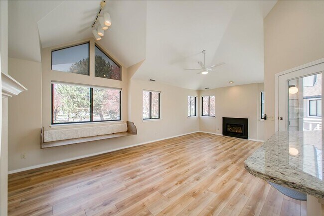Building Photo - Elegant Condo Near the River