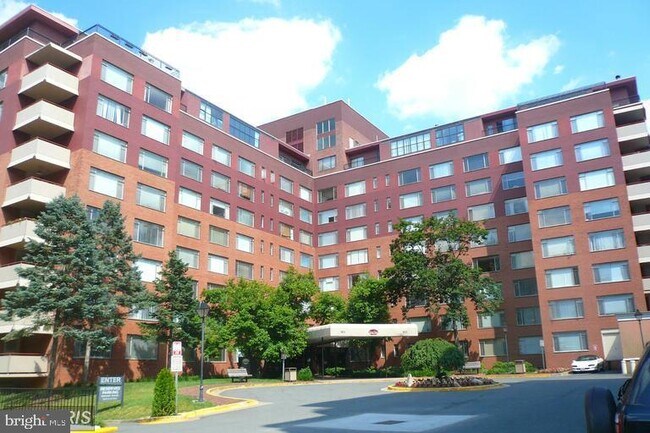Building Photo - 1021 Arlington Blvd