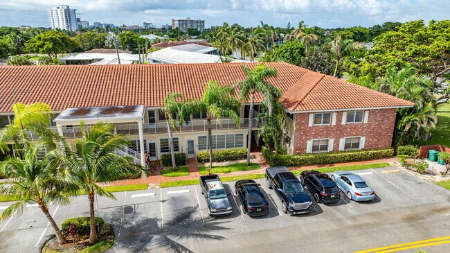 Building Photo - 2800 NE 28th St