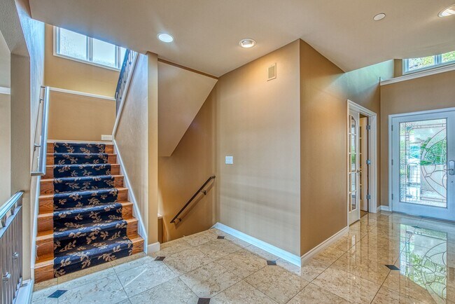 Building Photo - Mercer Island Waterfront Home