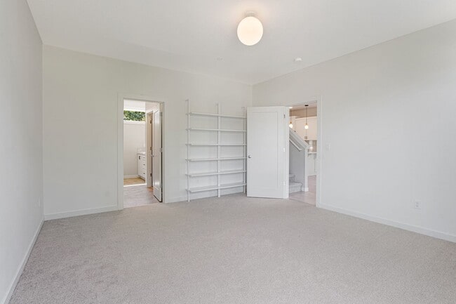 Building Photo - 4 bed, 4 bath Multi-Level Home in Pringle ...