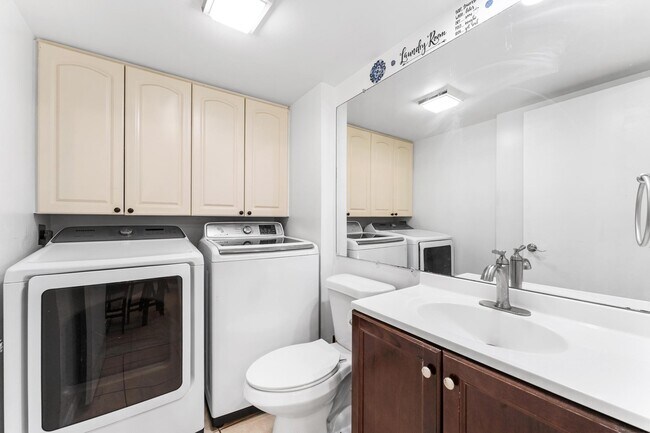 Building Photo - 2410 24th Way