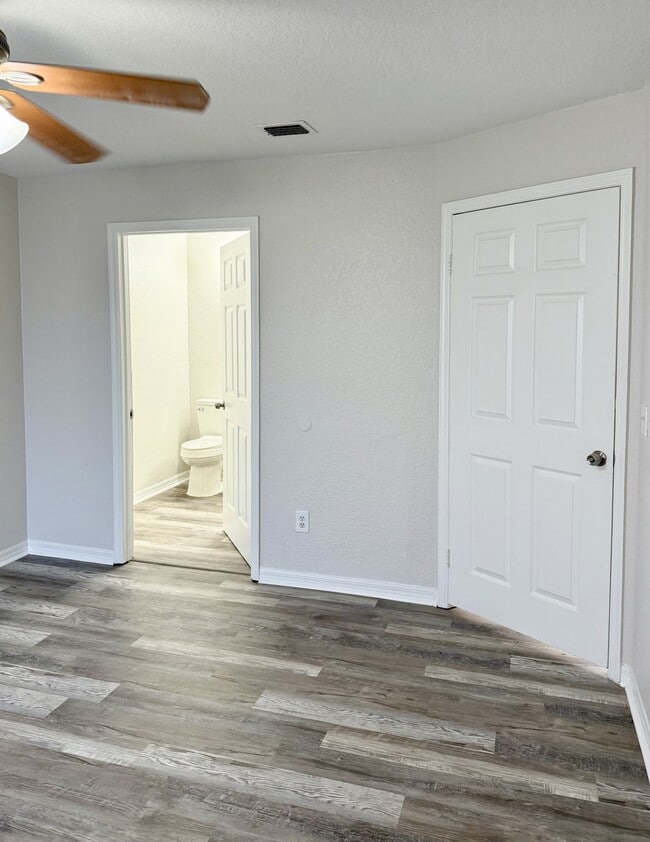 Building Photo - 7511 Seurat St