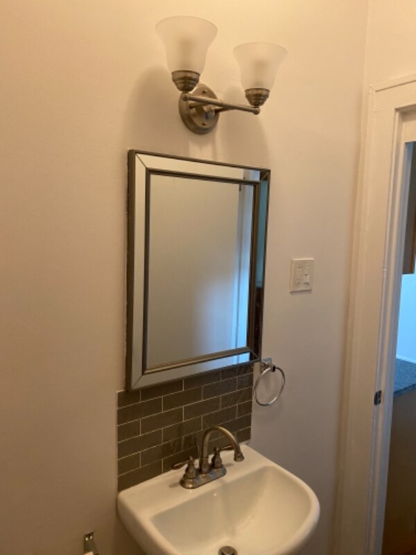 Building Photo - 2325 S Leavitt St