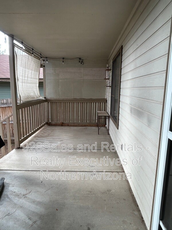 Building Photo - 6142 N Christmas Tree Ln