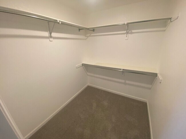 Building Photo - Spacious Englewood Home
