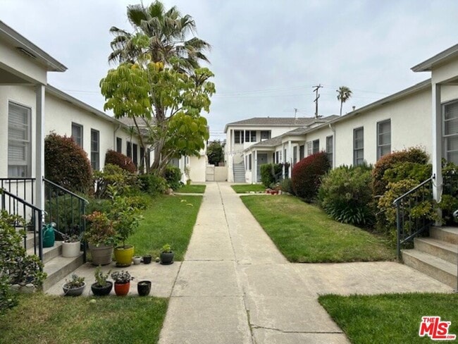 Primary Photo - 2103 Oak St