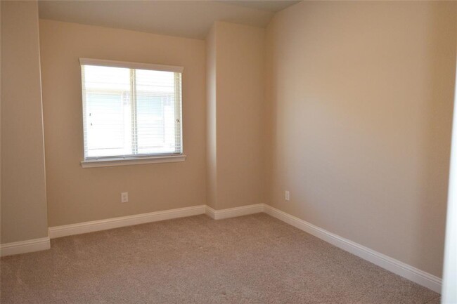 Building Photo - 13214 Pkwy Meadows Dr