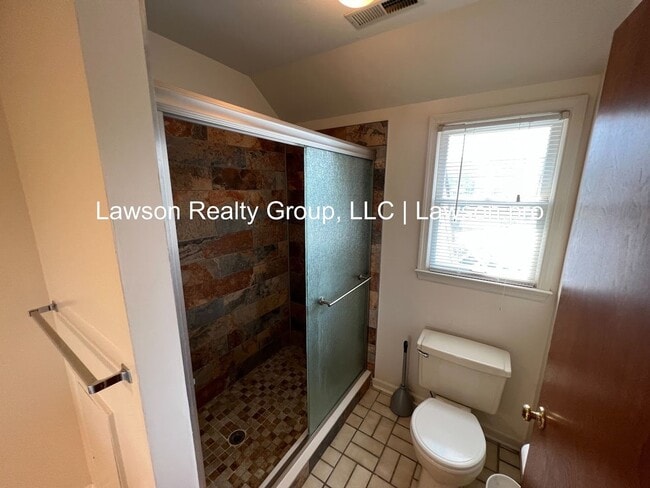 Building Photo - 2217 Jefferson St SW