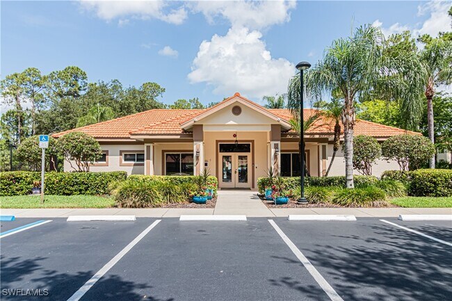 Building Photo - 260 Robin Hood Cir