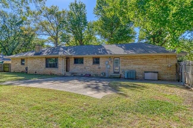 Building Photo - 1221 Cruce St