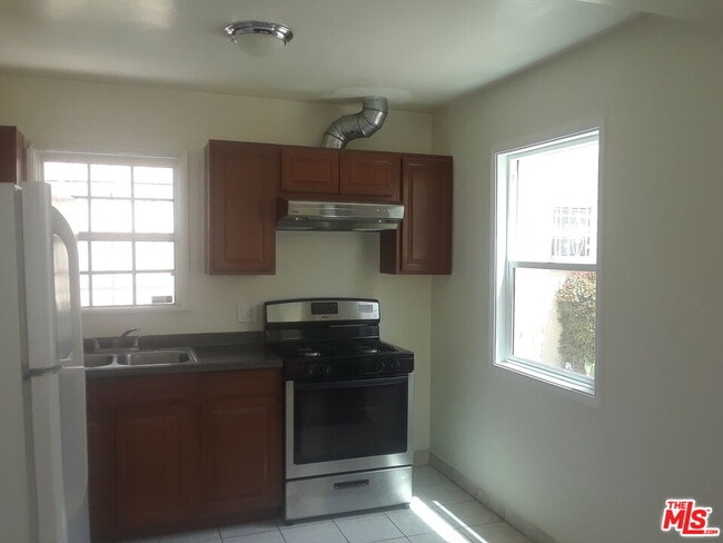 Building Photo - 2117 S Marvin Ave